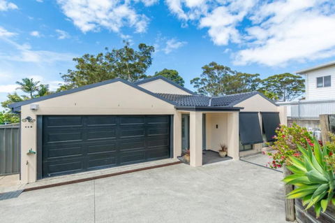 Poolside Oasis By Experience Jervis Bay - Accommodation Whitsundays 2