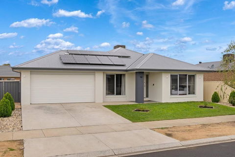 Popular Villa Shepparton - Accommodation Whitsundays 0