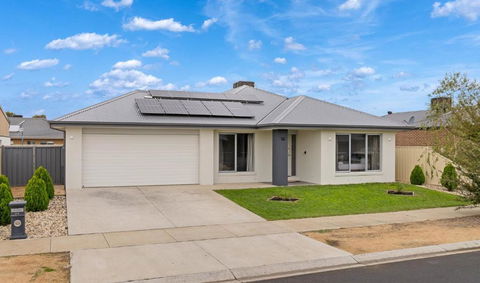 Popular Villa Shepparton - Accommodation Whitsundays 1