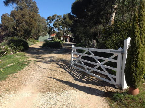 Port Elliot Rural Retreat - Accommodation Whitsundays 0