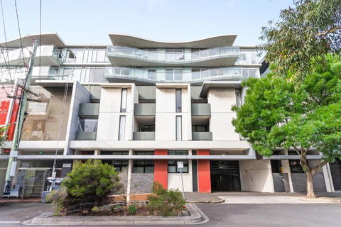 Port Melbourne And A Glimpse Of The Sparkling Bay - Sleeps 4 - Accommodation Whitsundays 3