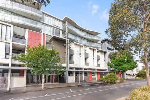 Port Melbourne And A Glimpse Of The Sparkling Bay - Sleeps 4 - Accommodation Whitsundays 2