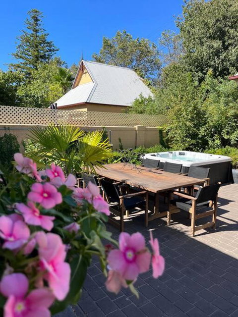 Porters Cottage Oasis - Accommodation Whitsundays 0