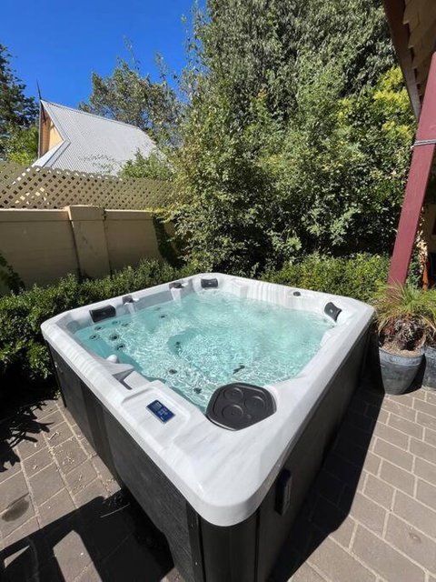 Porters Cottage Oasis - Accommodation Whitsundays 1