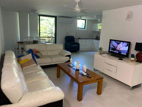 Rainbow Beach Resort Renovated Apartment - Accommodation Whitsundays 0