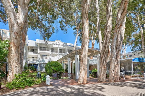 Private Beach Club Apartment In Building 2 - Accommodation Whitsundays 1