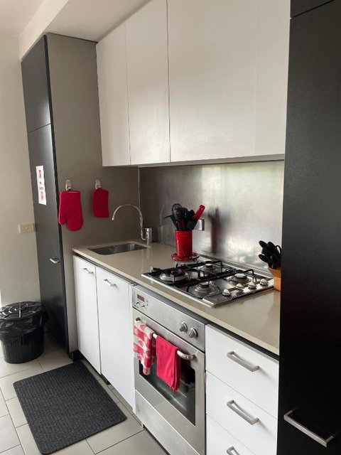 Radiance - Chic Fitzroy Street Apartment - Accommodation Whitsundays 2