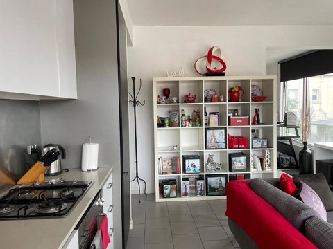 Radiance - Chic Fitzroy Street Apartment - Accommodation Whitsundays 3