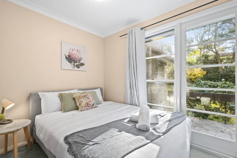 Quaint Queen Room In Pymble - Private Spot - Shared Bathroom - Accommodation Whitsundays 1