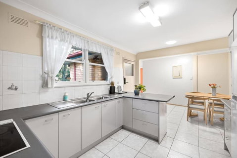Quaint Queen Room In Pymble - Private Spot - Shared Bathroom - Accommodation Whitsundays 2