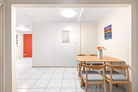 Quaint Queen Room In Pymble - Private Spot - Shared Bathroom - Accommodation Whitsundays 3