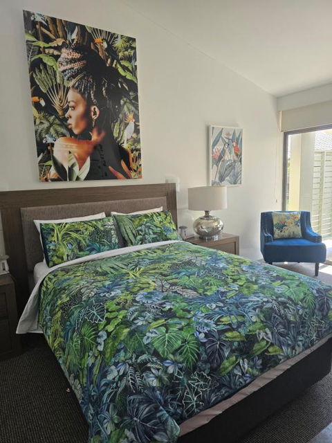 Private Suite Nautilus Beach Front Resort - Accommodation Whitsundays 3