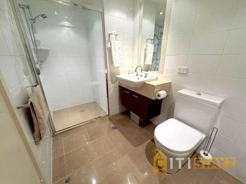 Pretty Penthouse - Close To ANU - Accommodation Whitsundays 2