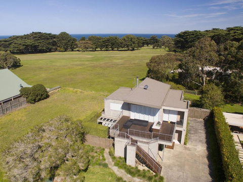 Pride And Prejudice - Accommodation Whitsundays 0