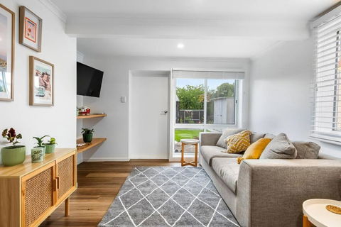 Prime Location, Stylish Space - Accommodation Whitsundays 0
