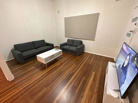 Private 1 Bedroom Apartment With Fenced Yard - Accommodation Whitsundays 3