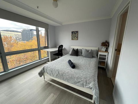 Private Room With Ensuite In The CBD - Accommodation Whitsundays 1