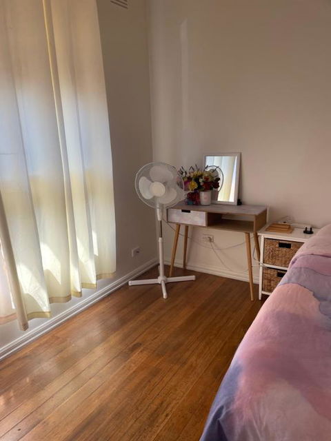 Private Room Near Melbourne Airport - Accommodation Whitsundays 0