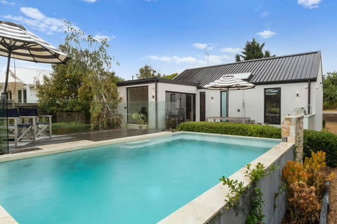 Pura Vida - Gas Heated Pool - Accommodation Whitsundays 0