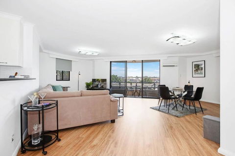 Pyrmont 2 Bed Apartment - Prime Location W Parking - Accommodation Whitsundays 2