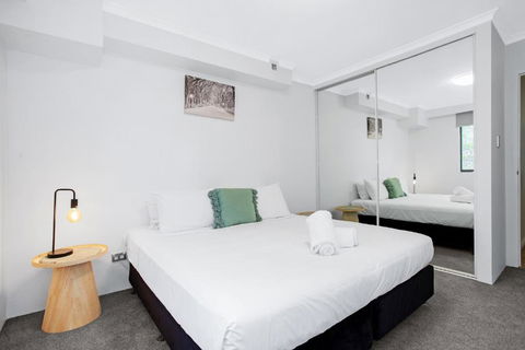 Pyrmont 2 Bed Apartment - Prime Location W Parking - Accommodation Whitsundays 3