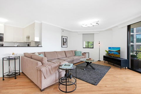 Pyrmont 2 Bed Apartment - Prime Location W Parking - Accommodation Whitsundays 0