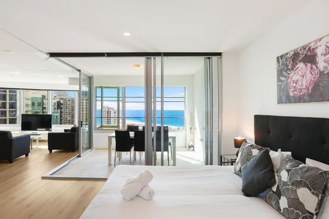 Q Tower Amazing Ocean Views 22nd Level Heated Pools Sleeps 6 - Optimise BNB - Accommodation Whitsundays 1
