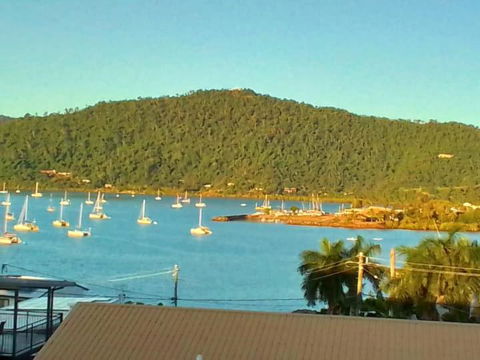 QCWA Cheerful Cottage - Airlie Beach - Accommodation Whitsundays 0