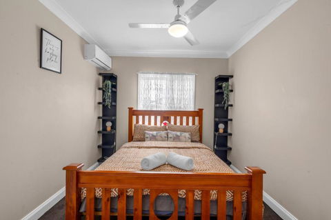 Quaint 2 Bedroom Fully Furnished Cottage - Accommodation Whitsundays 1