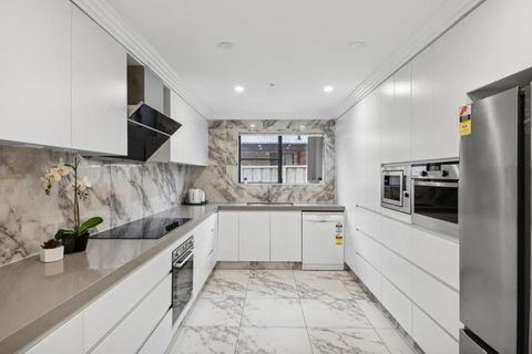Quaint Double Room - Centrally Located At Glenfield - Shared Bathroom - Accommodation Whitsundays 3