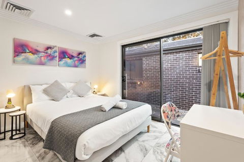 Quaint Double Room - Centrally Located At Glenfield - Shared Bathroom - Accommodation Whitsundays 1