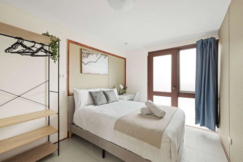 Quaint Double Room - Private Spot At Milperra - Shared Bathroom - Accommodation Whitsundays 0
