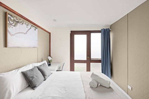 Quaint Double Room - Private Spot At Milperra - Shared Bathroom - Accommodation Whitsundays 2