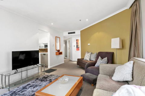 Quay West 2302 Self-Catering - Accommodation Whitsundays 3