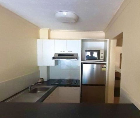 Quiet Unit In Leafy Hotel - Accommodation Whitsundays 2