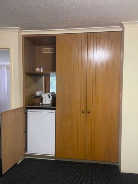 Quiet Unit In Leafy Hotel - Accommodation Whitsundays 1