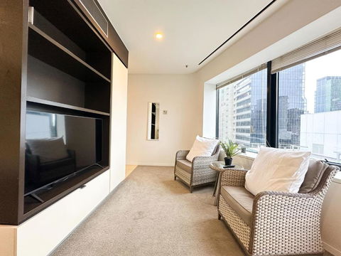 QV Central Oasis Contemporary City Getaway - Accommodation Whitsundays 3