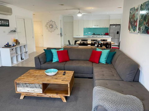 R&R By The Bay In Prime Location - Accommodation Whitsundays 1