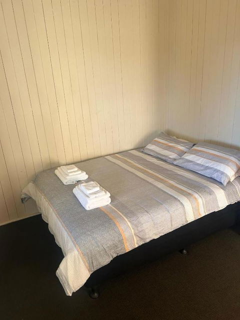 Railway Hotel - Accommodation Whitsundays 1