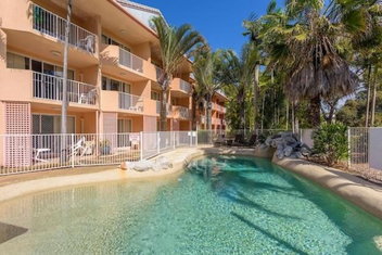 Rainbow Sands Resort with Accommodation Whitsundays