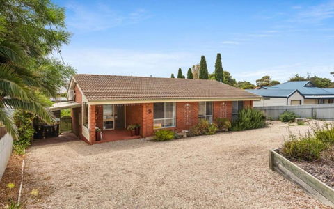 Ratties Residence 6 Carnegie St Port Ellliot - No Linen Included - Accommodation Whitsundays 2