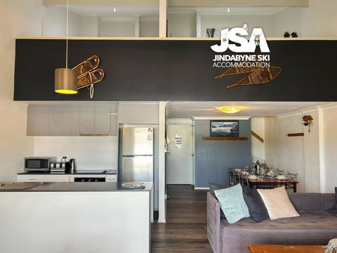 Razorback 6 - Accommodation Whitsundays 1