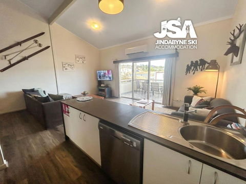 Razorback 6 - Accommodation Whitsundays 3