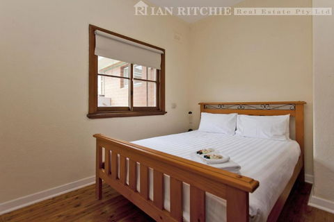Red Brick Beauty - Central Cottage - Accommodation Whitsundays 2