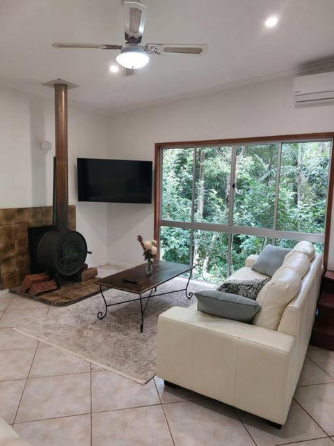 Rainforest Retreat-Fireplace-BBQ-3 Acres- - Accommodation Whitsundays 1