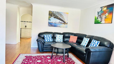 Quiet Family Townhouse In Wollongong CBD - Accommodation Whitsundays 0
