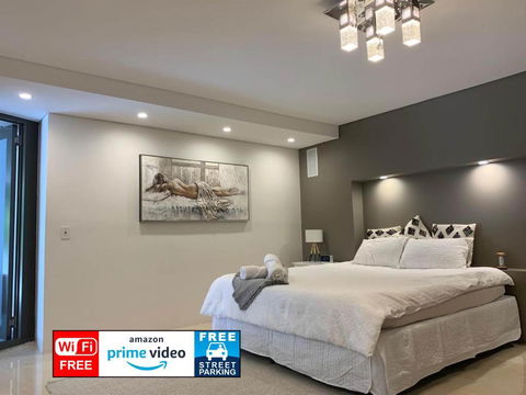 Putney Studio, Short Drive To Parklands & Olympic Park - Accommodation Whitsundays 2