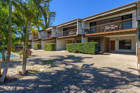 Rainbow Surf 5 - Accommodation Whitsundays 2