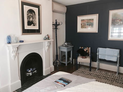 Assemblage Boutique Art B & B - Accommodation Whitsundays 2