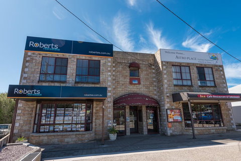 Astro Place - Accommodation Whitsundays 3